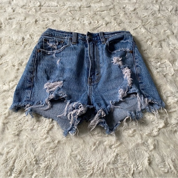 Abercrombie & Fitch Women's Blue Distressed High Rise The Mom Short Size 25 - Picture 1 of 4